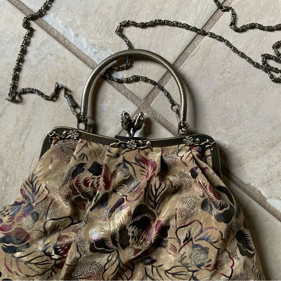 Floral Estilo Patterned Tan and Red Women's Bag - Picture 2 of 2